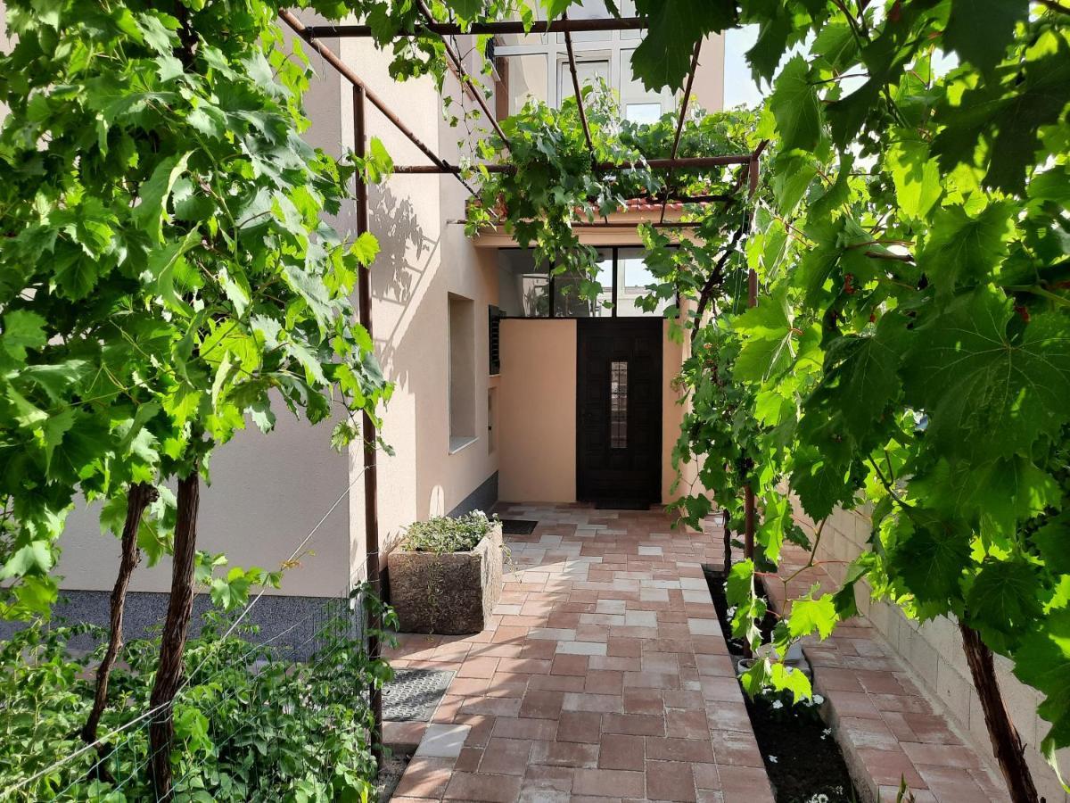 Apartman Laura M Vodice Kültér fotó