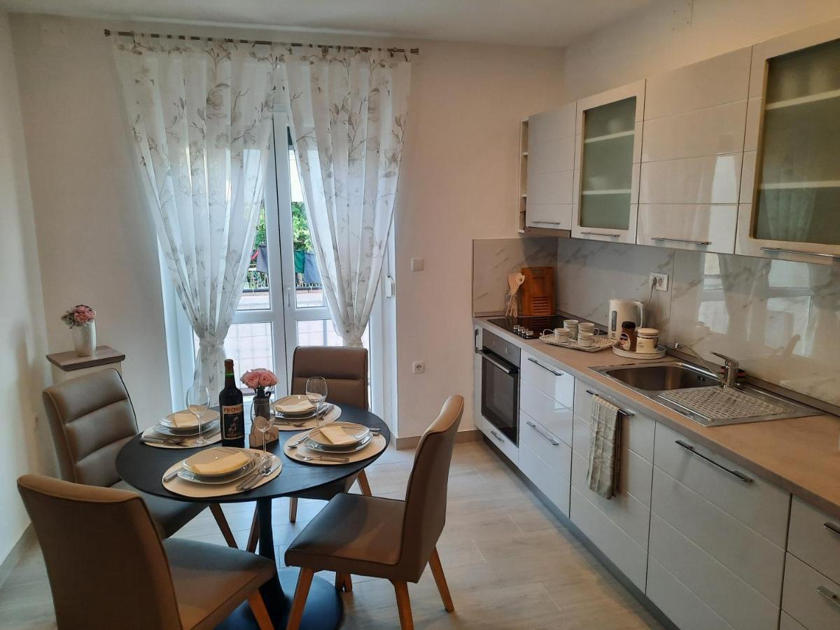 Apartman Laura M Vodice Kültér fotó