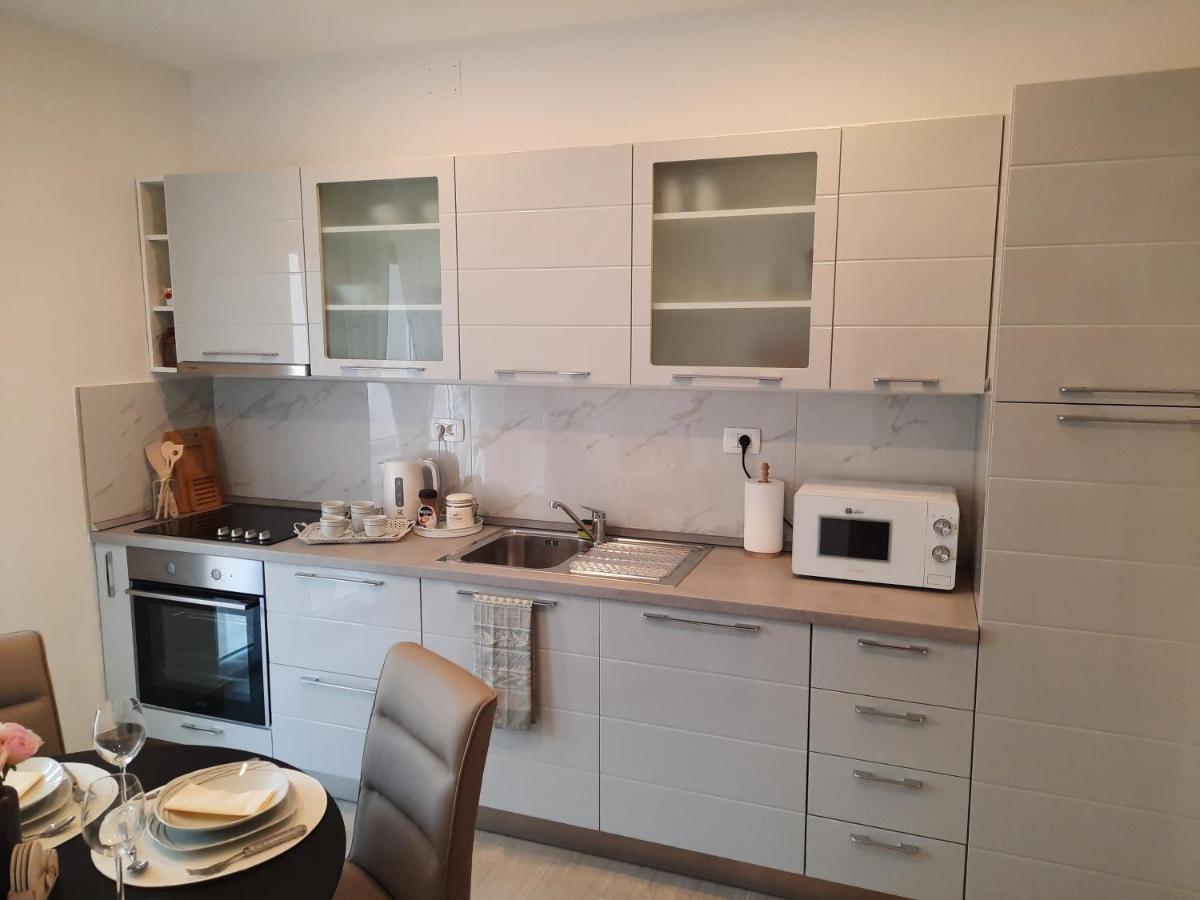 Apartman Laura M Vodice Kültér fotó